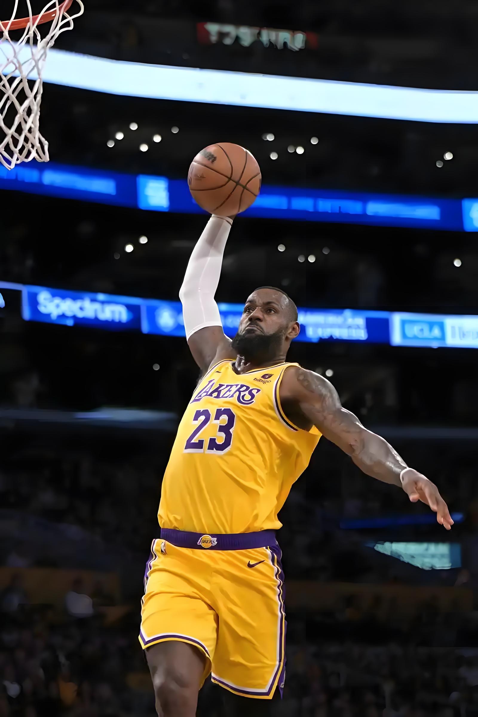 包含赛地聚焦：欧超杯国际比赛日热度飙升，山东男篮止住颓势，更衣室稳定，球探报告显示潜力的词条